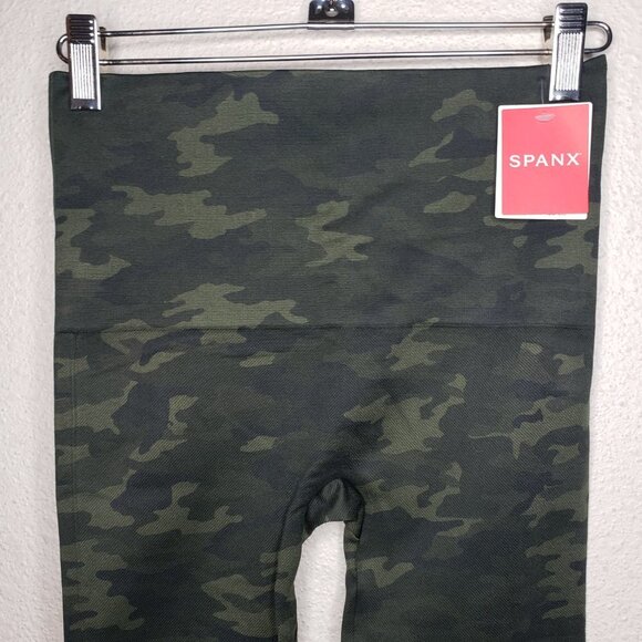 NWT SPANX Sz M Look At Me Now Seamless Green Camo Leggings (1330-31) - Picture 2 of 6
